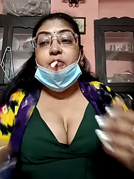 LAVERNIYA  online show from 01.12.25