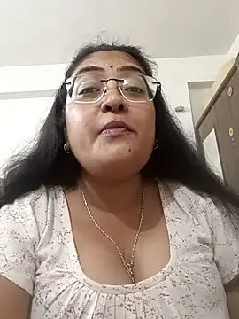 LAVERNIYA  online show from 11.17.25