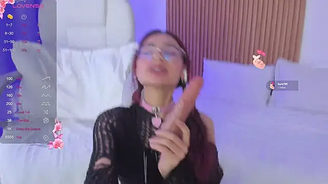 Snapshot of sophiecherry_ chatting on 02.05.25 sophiecherry online show from 02.05.25