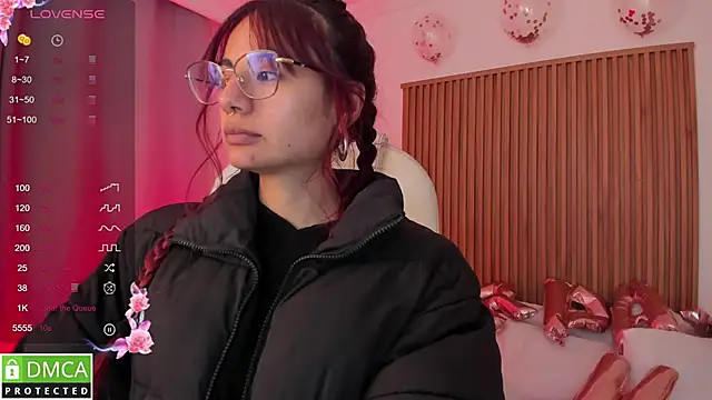 Snapshot of sophiecherry_ chatting on 10.08.25 sophiecherry online show from 10.08.25