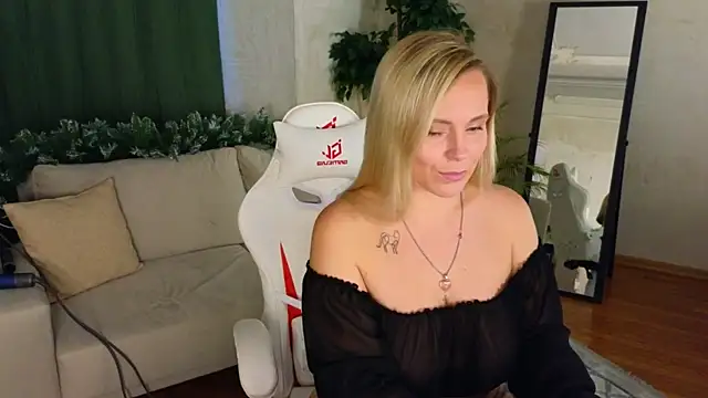 Snapshot of Charming_Daphny chatting on 12.12.24 Charming Daphny online show from 12.12.24