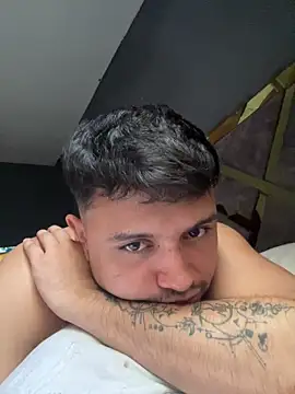 Snapshot of bruce__naughty chatting on 10.19.25 bruce naughty online show from 10.19.25