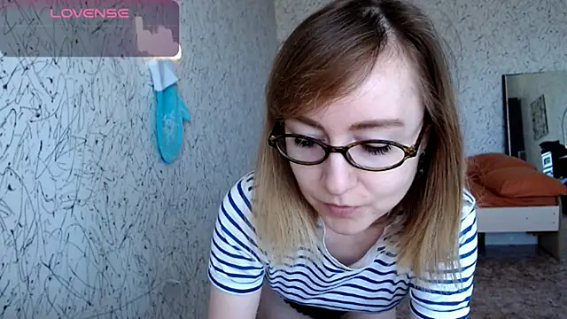 Snapshot of Athena_Richards chatting on 04.15.26 Athena Richards online show from 04.15.26