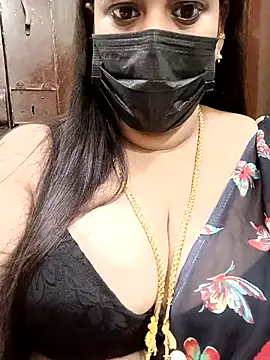 Snapshot of ashikaa_r chatting on 02.24.25 ashikaa r online show from 02.24.25