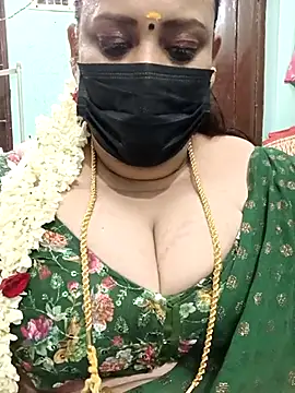 Snapshot of ashikaa_r chatting on 03.17.25 ashikaa r online show from 03.17.25