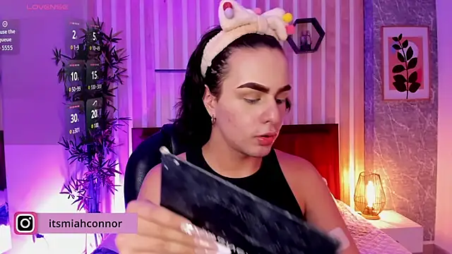 Snapshot of miah_connor chatting on 11.16.25 miah connor online show from 11.16.25