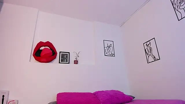 Snapshot of ari_amisi chatting on 12.23.24 ari amisi online show from 12.23.24