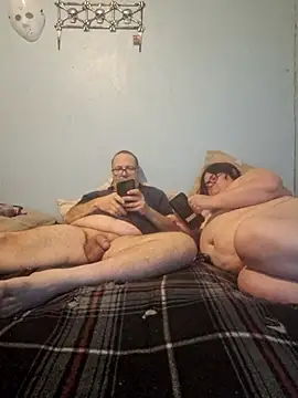 Snapshot of mcv131985 chatting on 03.12.25 mcv131985 online show from 03.12.25