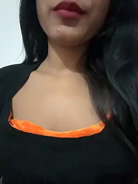 Snapshot of Hot_Goldengirl chatting on 12.04.25 Hot Goldengirl online show from 12.04.25