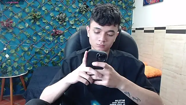 Snapshot of Waturox chatting on 01.13.25 Waturox online show from 01.13.25