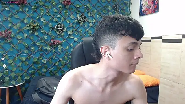 Snapshot of Waturox chatting on 01.14.25 Waturox online show from 01.14.25