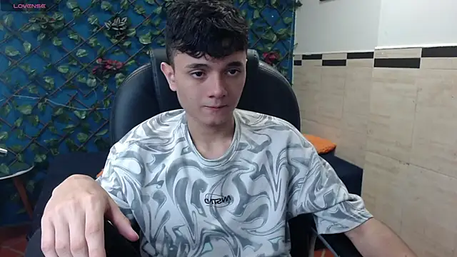 Snapshot of Waturox chatting on 01.14.25 Waturox online show from 01.14.25