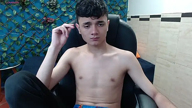 Snapshot of Waturox chatting on 01.15.25 Waturox online show from 01.15.25