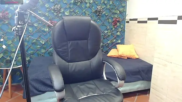 Snapshot of Waturox chatting on 01.16.25 Waturox online show from 01.16.25