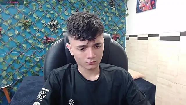 Snapshot of Waturox chatting on 01.21.25 Waturox online show from 01.21.25