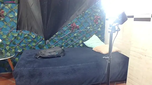 Snapshot of Waturox chatting on 01.22.25 Waturox online show from 01.22.25