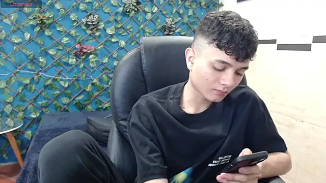 Snapshot of Waturox chatting on 01.24.25 Waturox online show from 01.24.25