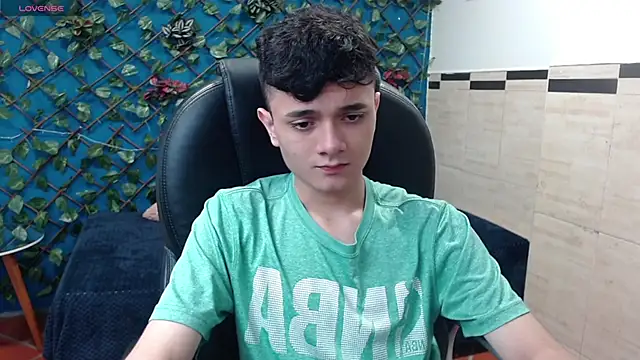 Snapshot of Waturox chatting on 01.29.25 Waturox online show from 01.29.25