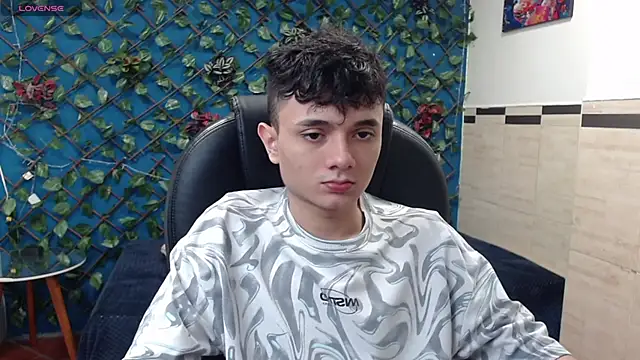 Snapshot of Waturox chatting on 01.31.25 Waturox online show from 01.31.25