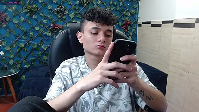 Snapshot of Waturox chatting on 02.03.25 Waturox online show from 02.03.25