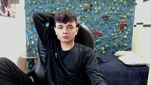 Snapshot of Waturox chatting on 02.05.25 Waturox online show from 02.05.25