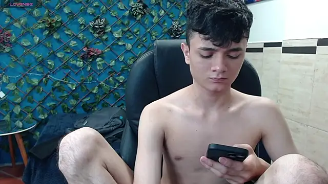 Snapshot of Waturox chatting on 02.06.25 Waturox online show from 02.06.25