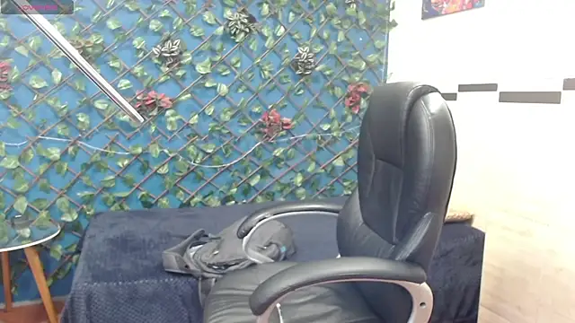 Snapshot of Waturox chatting on 02.07.25 Waturox online show from 02.07.25