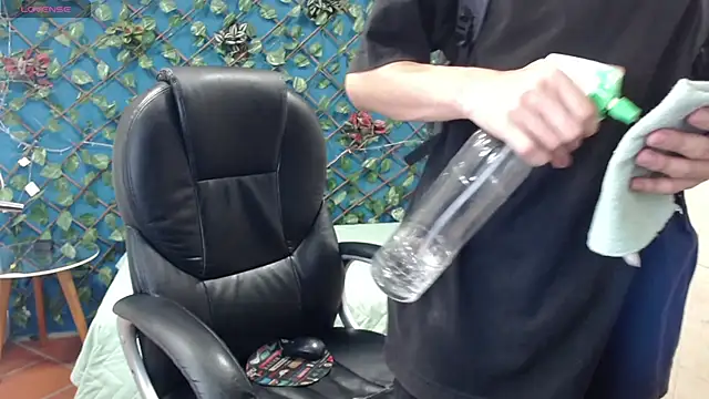 Snapshot of Waturox chatting on 02.11.25 Waturox online show from 02.11.25