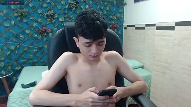 Snapshot of Waturox chatting on 02.11.25 Waturox online show from 02.11.25