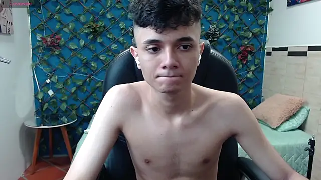 Snapshot of Waturox chatting on 02.17.25 Waturox online show from 02.17.25