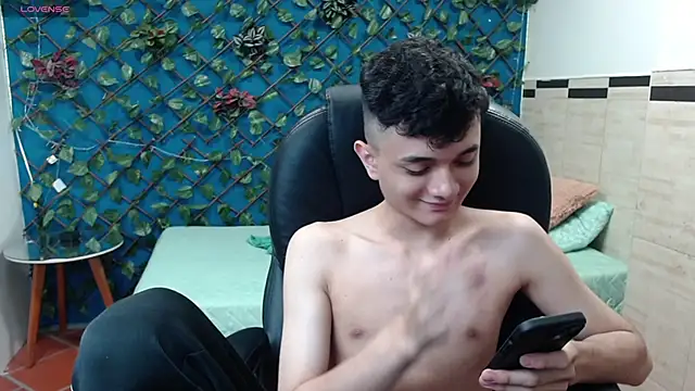 Snapshot of Waturox chatting on 02.18.25 Waturox online show from 02.18.25