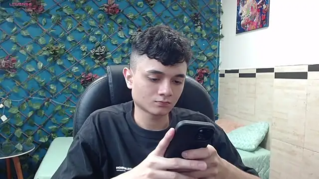 Snapshot of Waturox chatting on 02.21.25 Waturox online show from 02.21.25