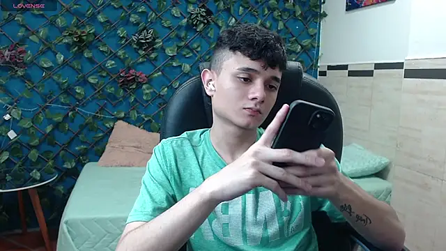 Snapshot of Waturox chatting on 02.25.25 Waturox online show from 02.25.25