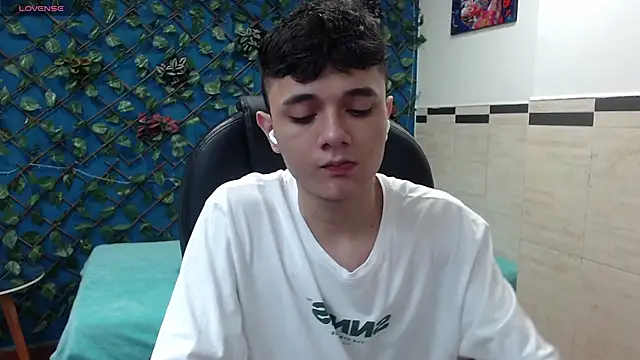 Snapshot of Waturox chatting on 02.27.25 Waturox online show from 02.27.25