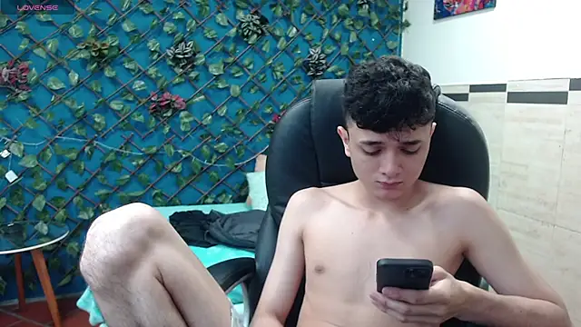 Snapshot of Waturox chatting on 02.28.25 Waturox online show from 02.28.25