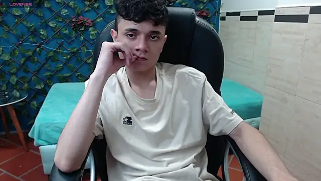 Snapshot of Waturox chatting on 03.01.25 Waturox online show from 03.01.25