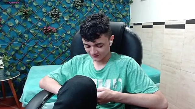 Snapshot of Waturox chatting on 03.03.25 Waturox online show from 03.03.25