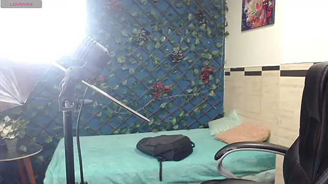 Snapshot of Waturox chatting on 03.06.25 Waturox online show from 03.06.25