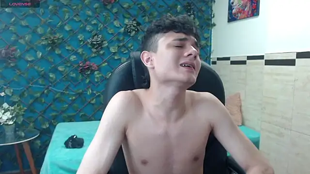 Snapshot of Waturox chatting on 03.06.25 Waturox online show from 03.06.25