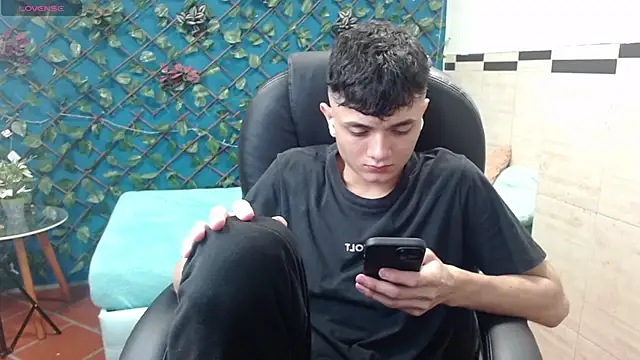 Snapshot of Waturox chatting on 03.08.25 Waturox online show from 03.08.25