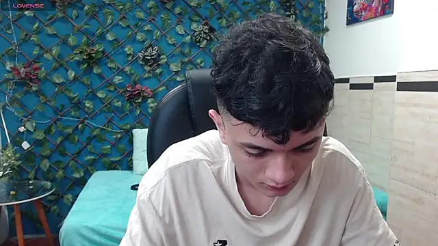 Snapshot of Waturox chatting on 03.11.25 Waturox online show from 03.11.25