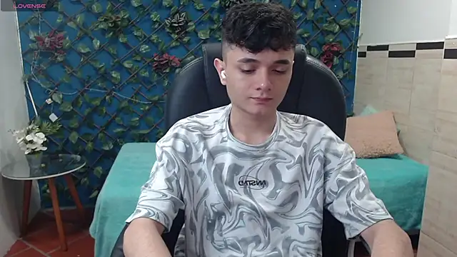 Snapshot of Waturox chatting on 03.13.25 Waturox online show from 03.13.25