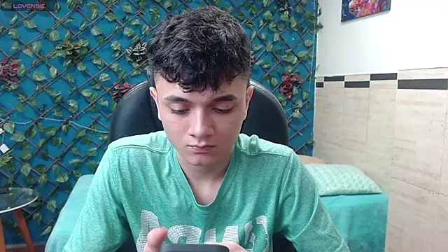 Snapshot of Waturox chatting on 03.15.25 Waturox online show from 03.15.25