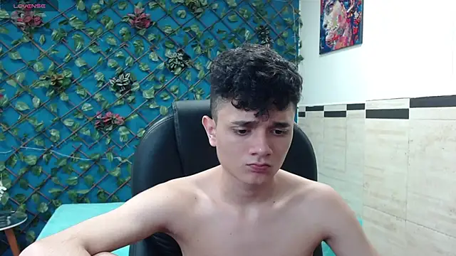 Snapshot of Waturox chatting on 03.17.25 Waturox online show from 03.17.25