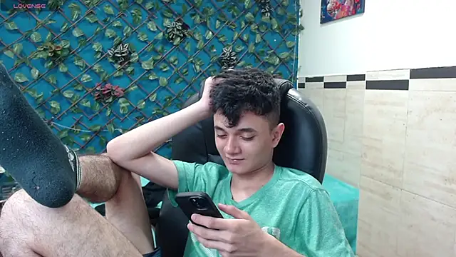 Snapshot of Waturox chatting on 03.19.25 Waturox online show from 03.19.25