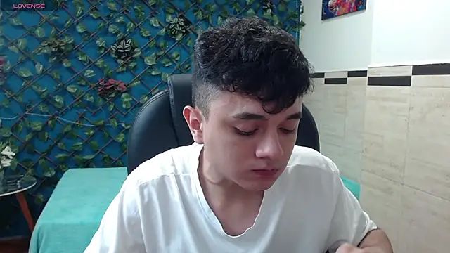 Snapshot of Waturox chatting on 03.19.25 Waturox online show from 03.19.25