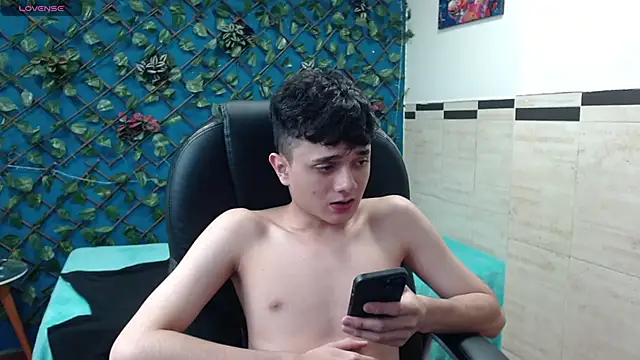 Snapshot of Waturox chatting on 03.21.25 Waturox online show from 03.21.25