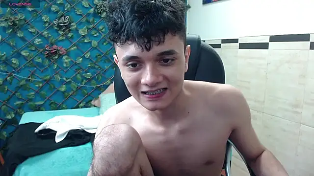 Snapshot of Waturox chatting on 03.23.25 Waturox online show from 03.23.25