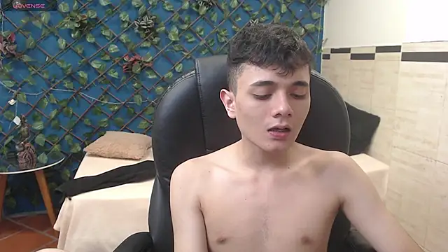 Snapshot of Waturox chatting on 09.10.25 Waturox online show from 09.10.25