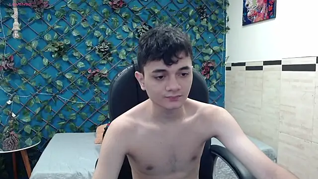 Snapshot of Waturox chatting on 09.18.25 Waturox online show from 09.18.25